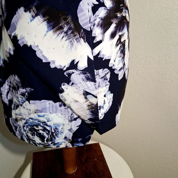 Finders Keepers Certain Romance Floral Dress Size Large - Picture 7 of 11